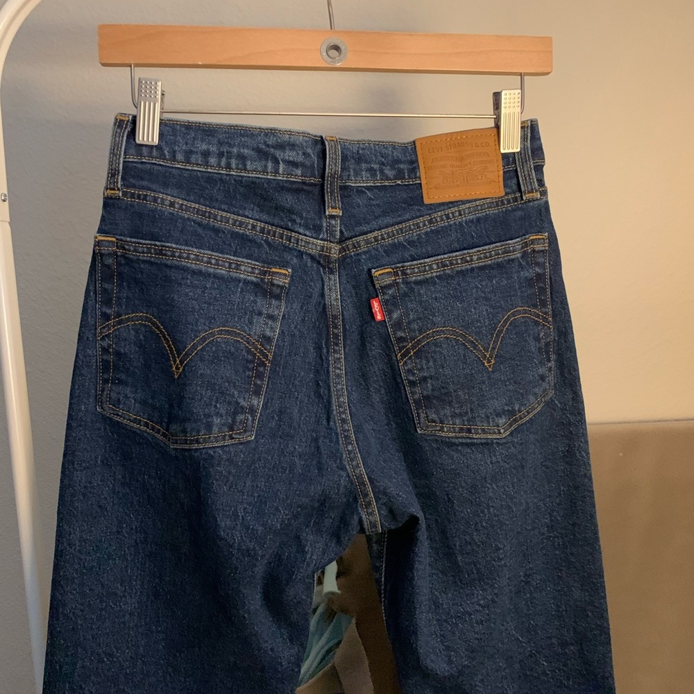 Woman’s Levis Wedgie Straight